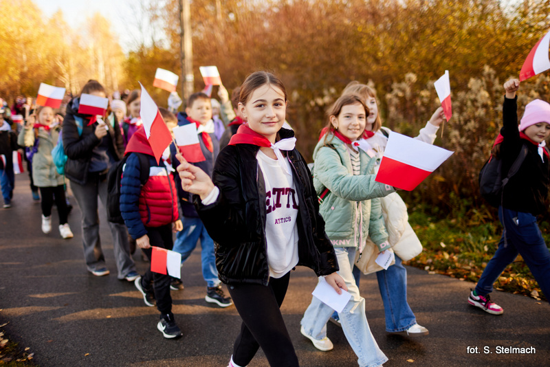 Dopóki żyje pamięć – Szkoła Podstawowa nr 1 im AK w Szynwałdzie uczestnikiem XXXVI Małopolskiego Złazu Turystyczno-Patriotycznego „Łowczówek 2025”