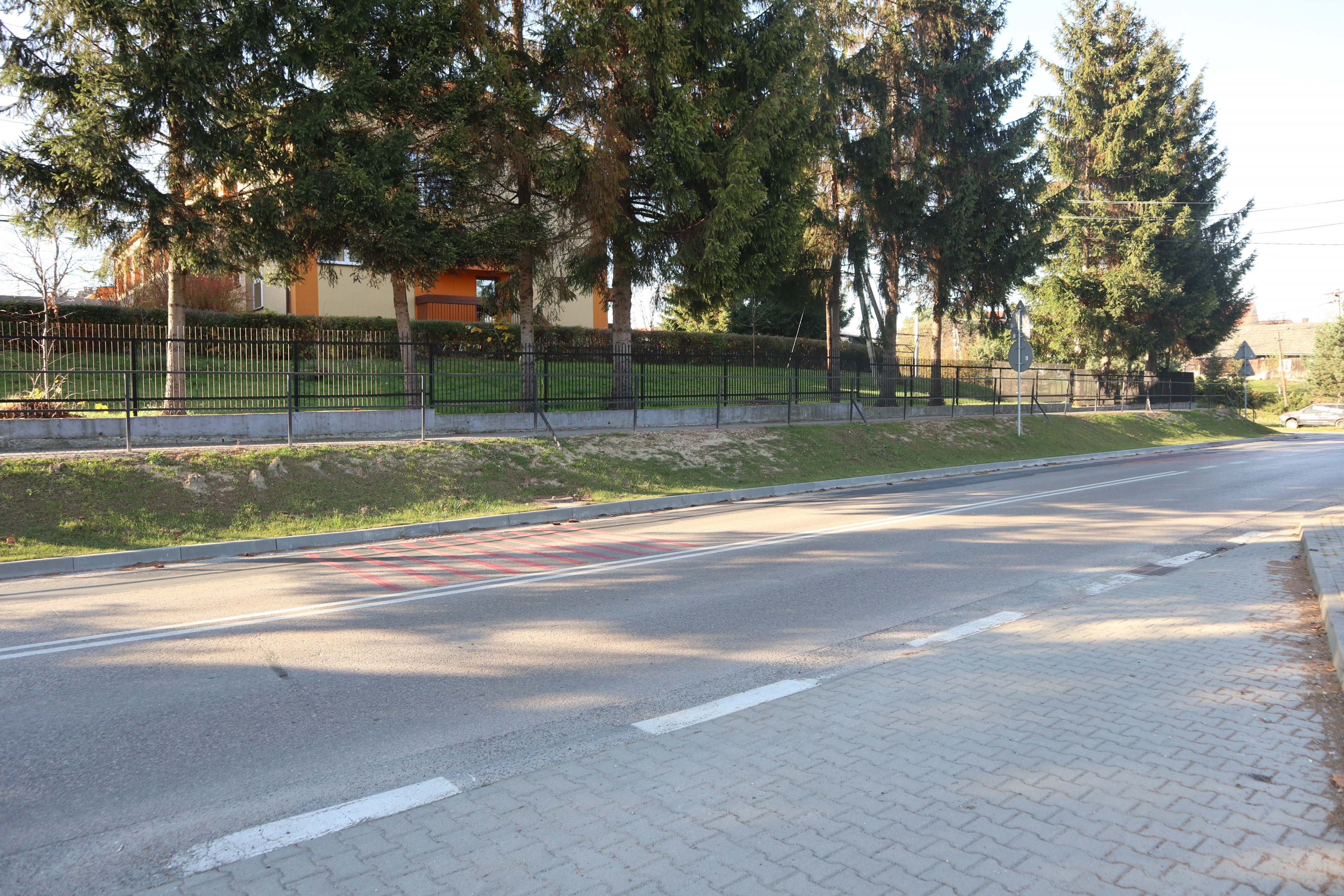 Przebudowa chodnika obok szkoły podstawowej w Szynwałdzie