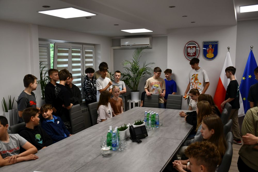 Dzień Dziecka w Urzędzie Gminy (I) - uczniowie kl. 7 SP